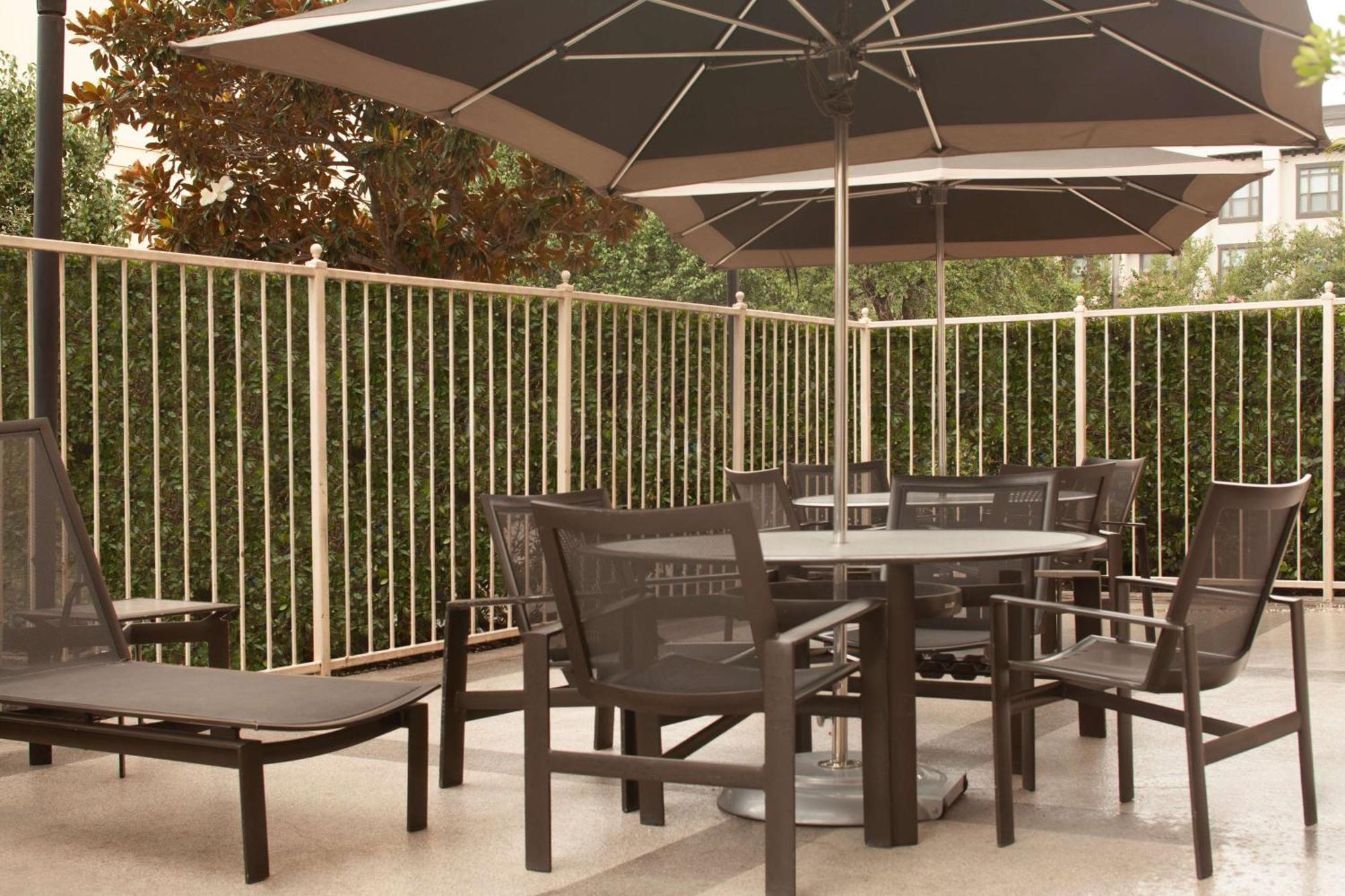 Embassy Suites By Hilton Houston Near The Galleria Εξωτερικό φωτογραφία