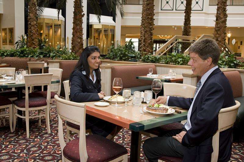 Embassy Suites By Hilton Houston Near The Galleria Εστιατόριο φωτογραφία